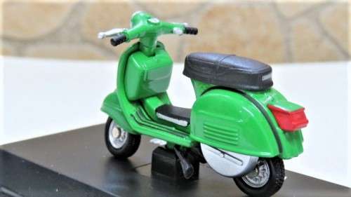 Superb Boxed New-Ray Piaggio Die Cast Green Vespa Rally 180 (1968) #06046 Scale 1:32 L: 6 cm