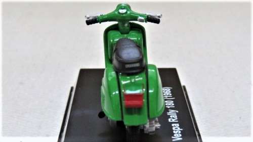 Superb Boxed New-Ray Piaggio Die Cast Green Vespa Rally 180 (1968) #06046 Scale 1:32 L: 6 cm