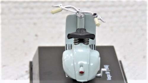 Stunning Boxed New-Ray Piaggio Die Cast Grey Vespa 98 (1946) Scale 1:32 L: 5,5 cm