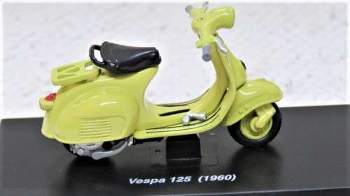 Awesome Boxed New-Ray Piaggio Die Cast Yellow Vespa 125 (1960) Scale 1:32 L: 6 cm
