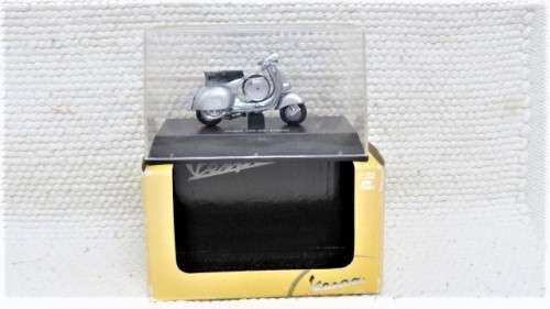 Superb Boxed New-Ray Piaggio Die Cast Silver Colour Vespa 150 GS (1955) Scale 1:32 L: 6 cm
