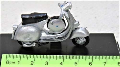 Superb Boxed New-Ray Piaggio Die Cast Silver Colour Vespa 150 GS (1955) Scale 1:32 L: 6 cm
