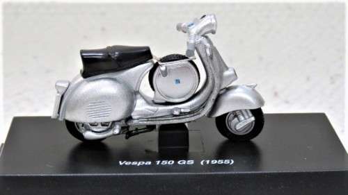 Superb Boxed New-Ray Piaggio Die Cast Silver Colour Vespa 150 GS (1955) Scale 1:32 L: 6 cm