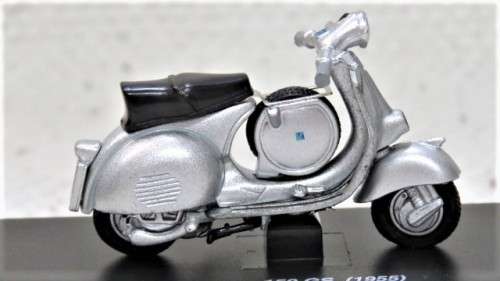 Superb Boxed New-Ray Piaggio Die Cast Silver Colour Vespa 150 GS (1955) Scale 1:32 L: 6 cm