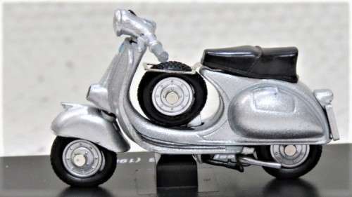 Superb Boxed New-Ray Piaggio Die Cast Silver Colour Vespa 150 GS (1955) Scale 1:32 L: 6 cm