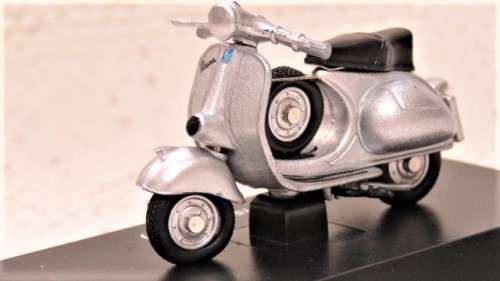 Superb Boxed New-Ray Piaggio Die Cast Silver Colour Vespa 150 GS (1955) Scale 1:32 L: 6 cm