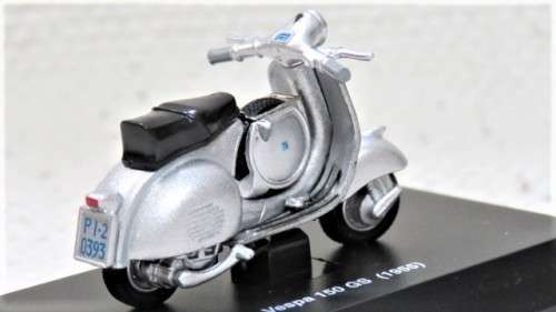 Superb Boxed New-Ray Piaggio Die Cast Silver Colour Vespa 150 GS (1955) Scale 1:32 L: 6 cm