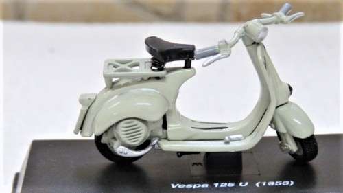 Wonderful Boxed New-Ray Piaggio Die Cast Beige Vespa 125 U (1953) Scale 1:32 L: 6 cm