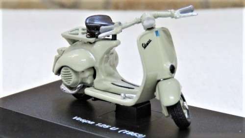 Wonderful Boxed New-Ray Piaggio Die Cast Beige Vespa 125 U (1953) Scale 1:32 L: 6 cm