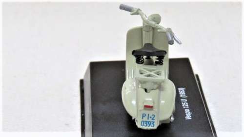 Wonderful Boxed New-Ray Piaggio Die Cast Beige Vespa 125 U (1953) Scale 1:32 L: 6 cm