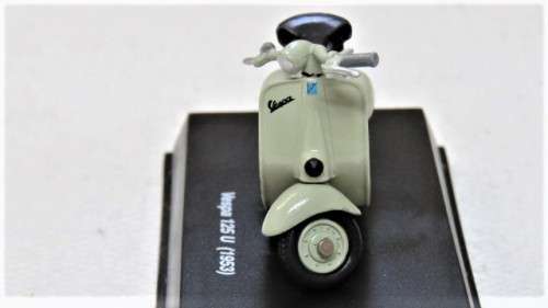 Wonderful Boxed New-Ray Piaggio Die Cast Beige Vespa 125 U (1953) Scale 1:32 L: 6 cm