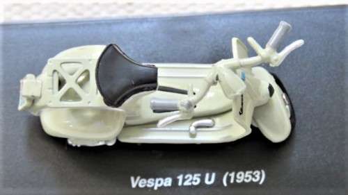 Wonderful Boxed New-Ray Piaggio Die Cast Beige Vespa 125 U (1953) Scale 1:32 L: 6 cm