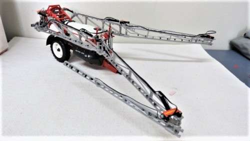 Superb Boxed Eligor Die Cast Kuhn Metris 4100 Trailed Sprayer Scale 1:32 L: 19 cm