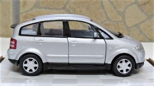 Boxed Kinsmart Die Cast Audi A2 With Pull Back Action #5047 Scale 1:34 L: 12,5 cm