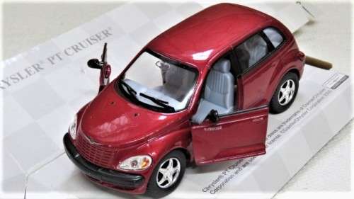 Boxed Kinsmart Die Cast Chrysler PT Cruiser With Pull Back Action #5031 Scale 1:34 L: 12 cm