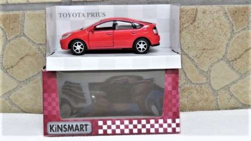 Boxed Kinsmart Die Cast Toyota Prius With Pull Back Action #KT5093 Scale 1:34 L: 12,5 cm