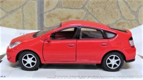 Boxed Kinsmart Die Cast Toyota Prius With Pull Back Action #KT5093 Scale 1:34 L: 12,5 cm