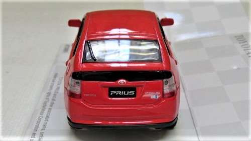 Boxed Kinsmart Die Cast Toyota Prius With Pull Back Action #KT5093 Scale 1:34 L: 12,5 cm