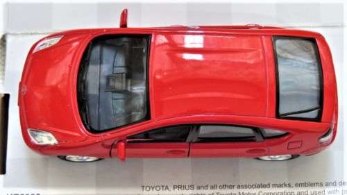 Boxed Kinsmart Die Cast Toyota Prius With Pull Back Action #KT5093 Scale 1:34 L: 12,5 cm
