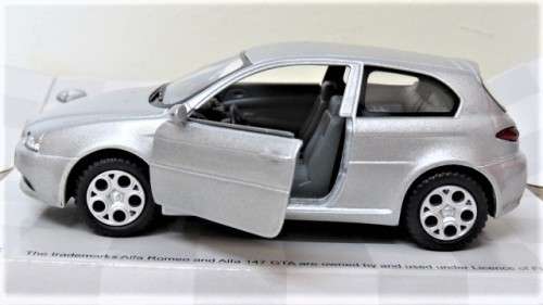 Boxed Kinsmart Die Cast Alfa 147 GTA #KT5085 With Pull Back Action Scale 1:34 L: 12,5 cm