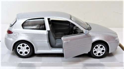 Boxed Kinsmart Die Cast Alfa 147 GTA #KT5085 With Pull Back Action Scale 1:34 L: 12,5 cm