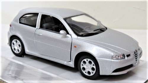 Boxed Kinsmart Die Cast Alfa 147 GTA #KT5085 With Pull Back Action Scale 1:34 L: 12,5 cm
