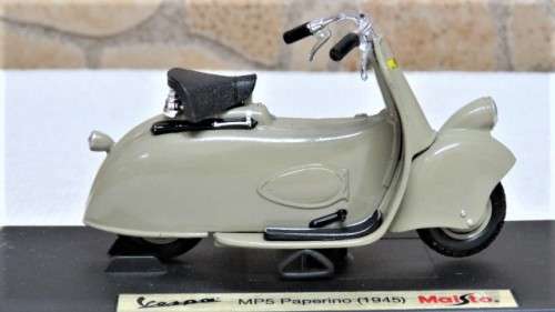 Fantastic Boxed Maisto Die Cast Vespa MP5 Paperino (1945) Scale 1:18 L: 10 cm