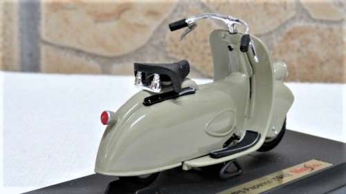 Fantastic Boxed Maisto Die Cast Vespa MP5 Paperino (1945) Scale 1:18 L: 10 cm