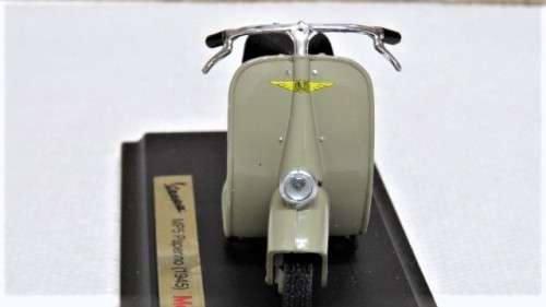 Fantastic Boxed Maisto Die Cast Vespa MP5 Paperino (1945) Scale 1:18 L: 10 cm