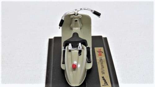 Fantastic Boxed Maisto Die Cast Vespa MP5 Paperino (1945) Scale 1:18 L: 10 cm
