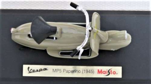 Fantastic Boxed Maisto Die Cast Vespa MP5 Paperino (1945) Scale 1:18 L: 10 cm