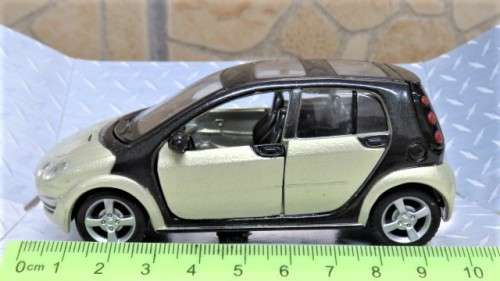 Fantastic Boxed `Maisto Smart` Die Cast Smart Forfour With Pull Back Action Scale 1:35 L: 10,5 cm