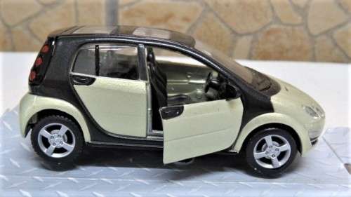 Fantastic Boxed `Maisto Smart` Die Cast Smart Forfour With Pull Back Action Scale 1:35 L: 10,5 cm