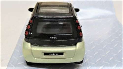 Fantastic Boxed `Maisto Smart` Die Cast Smart Forfour With Pull Back Action Scale 1:35 L: 10,5 cm