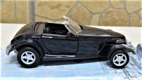 Boxed Maisto `Fresh Metal` Power Racer Chrysler Prowler With Pull Back Action Scale 1:39 L: 11 cm