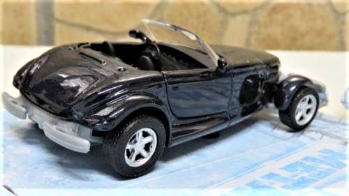 Boxed Maisto `Fresh Metal` Power Racer Chrysler Prowler With Pull Back Action Scale 1:39 L: 11 cm