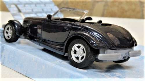 Boxed Maisto `Fresh Metal` Power Racer Chrysler Prowler With Pull Back Action Scale 1:39 L: 11 cm