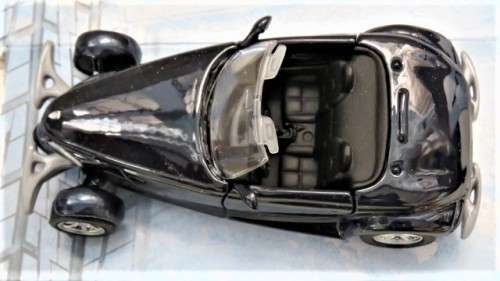 Boxed Maisto `Fresh Metal` Power Racer Chrysler Prowler With Pull Back Action Scale 1:39 L: 11 cm