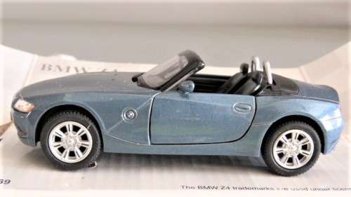 Stunning Boxed Kinsmart Die Cast BMW Z4 With Pull Back Action Scale 1:32 L: 12,5 cm