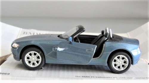 Stunning Boxed Kinsmart Die Cast BMW Z4 With Pull Back Action Scale 1:32 L: 12,5 cm