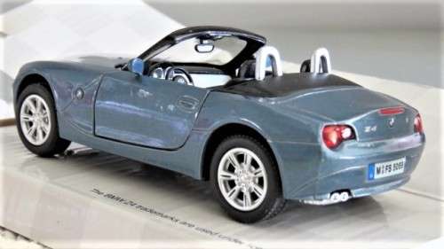 Stunning Boxed Kinsmart Die Cast BMW Z4 With Pull Back Action Scale 1:32 L: 12,5 cm