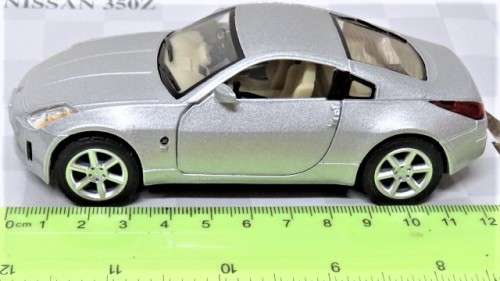 Boxed Kinsmart Die Cast Nissan 350Z With Pull Back Action #KT5061 Scale 1:34 L: 12,5 cm