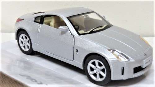 Boxed Kinsmart Die Cast Nissan 350Z With Pull Back Action #KT5061 Scale 1:34 L: 12,5 cm
