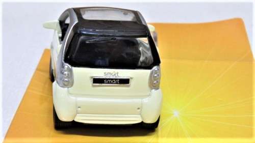 Lovely Boxed Maisto Superior Die Cast Smart City-Coupe With Pull Back Action Scale 1:33 L: 7,5 cm
