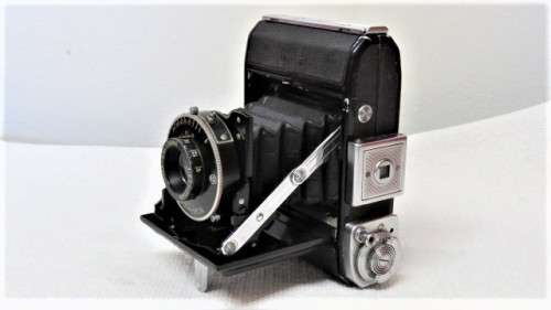 Vintage 1938 German Made Zeiss Ikon Ikonta 521 Camera With Leather Case SOLD AS IS