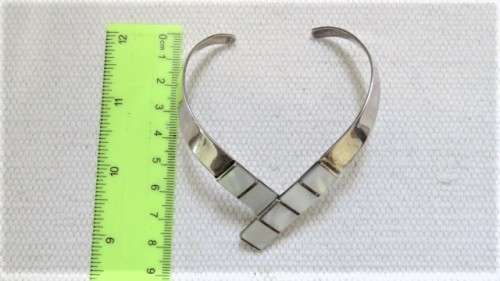 Stunning Vintage Sterling Silver V-Shape Cuff Bangle Mother of Pearl Inlay 70 x 85 mm (26.4 g)