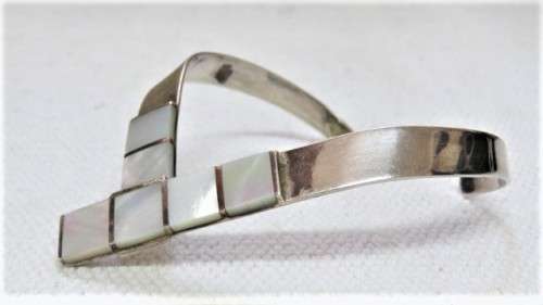 Stunning Vintage Sterling Silver V-Shape Cuff Bangle Mother of Pearl Inlay 70 x 85 mm (26.4 g)