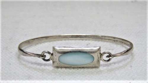 Fabulous Vintage Sterling Silver Hinged Bangle With Mother of Pearl Inlay 65 x 52 mm (10.5 g)
