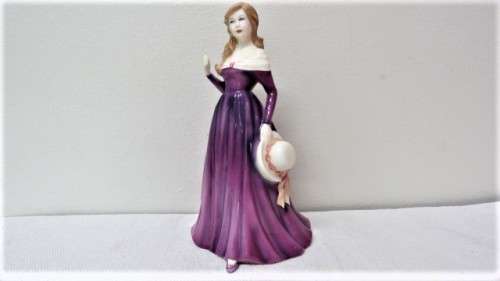 Vintage Royal Doulton Bone China Hand Made & Hand Decorated `Melissa` HN 3885 Figurine H: 215 mm