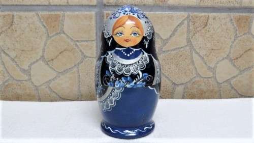 Superb Vintage Five Piece Wooden Russian Matryoshka Nesting Doll Set H: 145 mm
